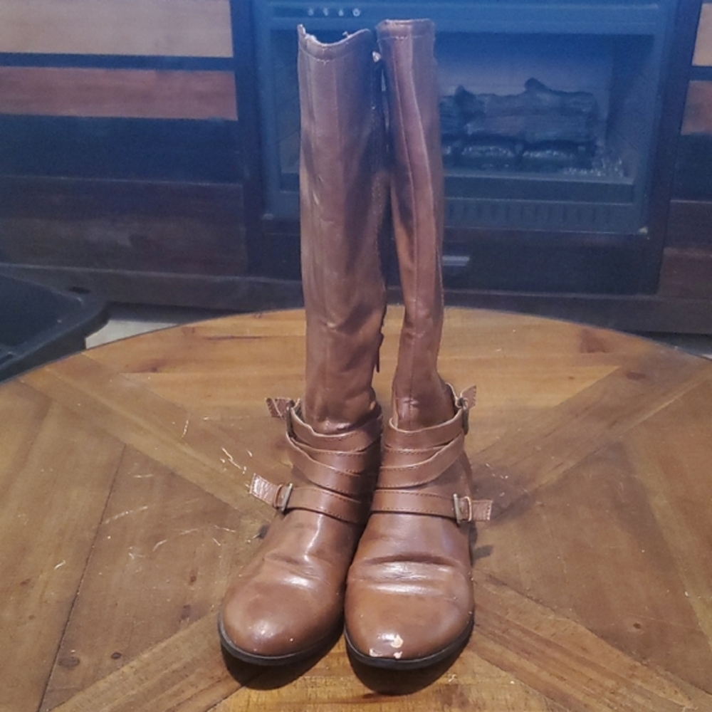 Elegant Tan Heeled Boots